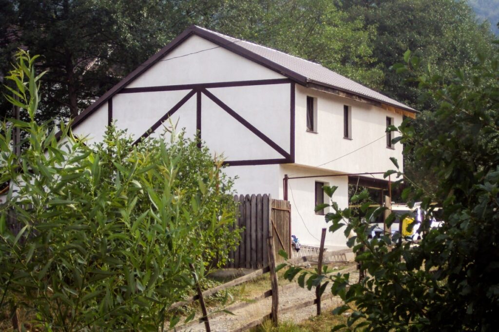 Casa-de-lemn-Bran2